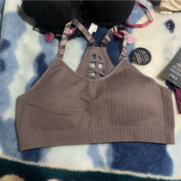 Bras - Picture 6 of 8